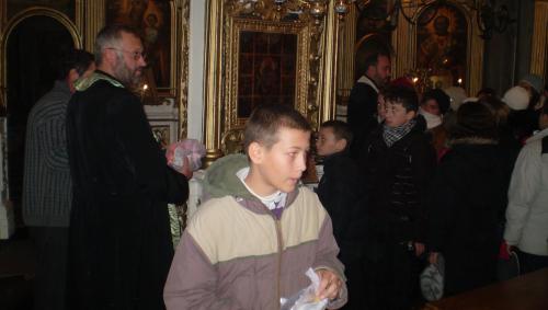 Împărţirea de daruri pentru colindători